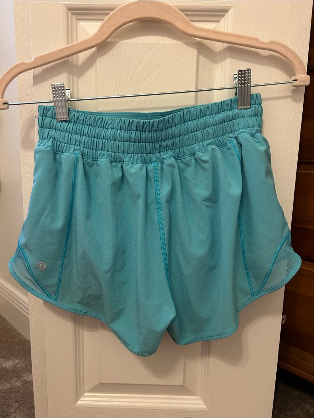 lululemon hotty hot 2.5 shorts size 4 - Picture 2 of 3